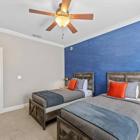 Serene Smart Home, Big Backyard, Family And Friends