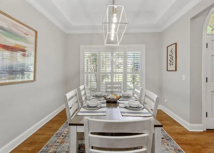 Serene Smart Home, Big Backyard, Family And Friends