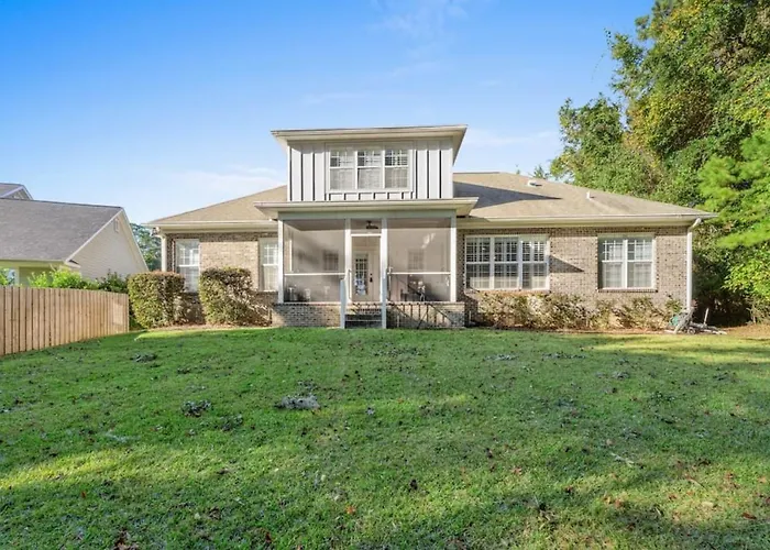 Serene Smart Home, Big Backyard, Family&friends