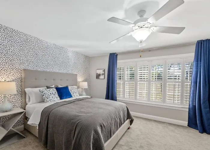 Serene Smart Home, Big Backyard, Family And Friends *