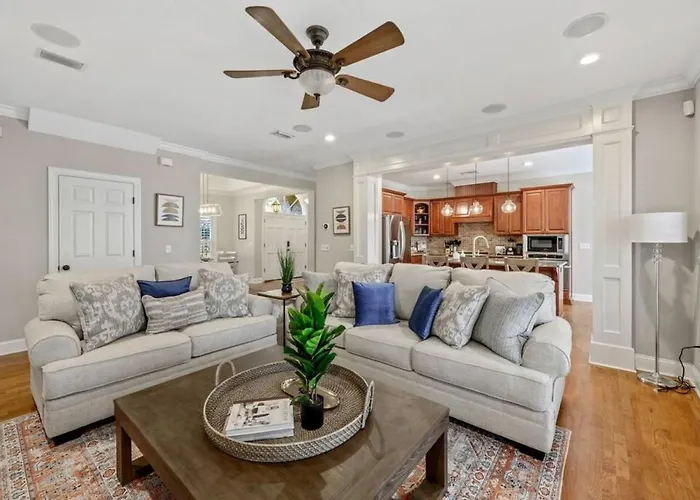 Serene Smart Home, Big Backyard, Family And Friends