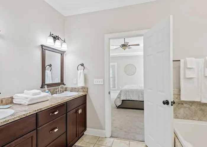 Serene Smart Home, Big Backyard, Family And Friends
