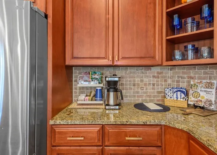 Serene Smart Home, Big Backyard, Family And Friends *