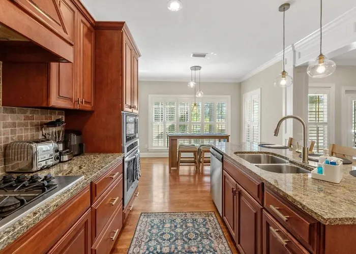 Serene Smart Home, Big Backyard, Family&friends